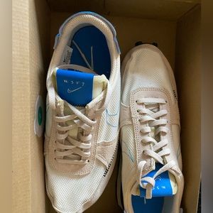 Beige in blue Nike d-break size 8